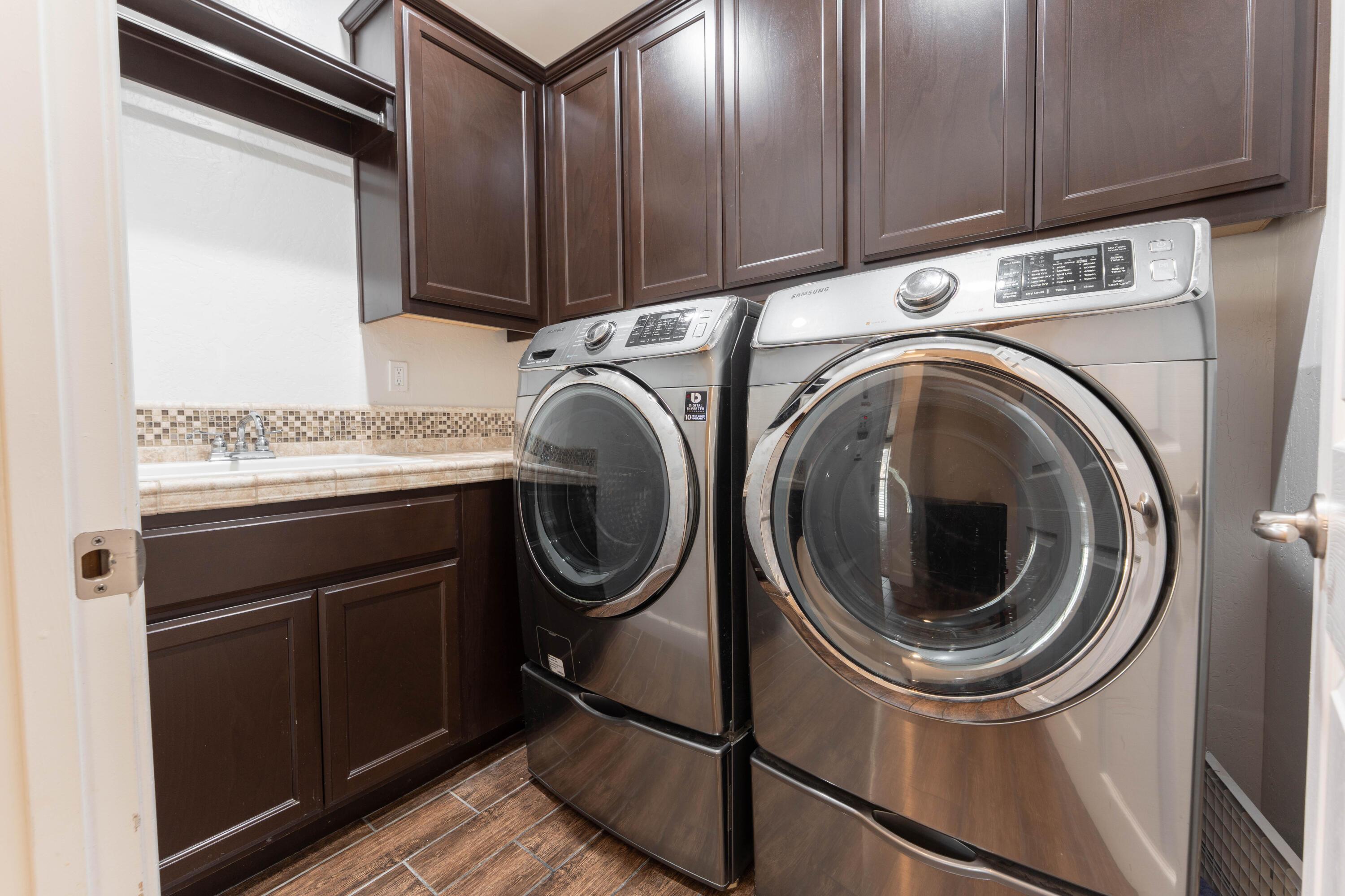 Tulare, California, 93274, United States, 4 Bedrooms Bedrooms, ,3 BathroomsBathrooms,Residential,For Sale,1975083