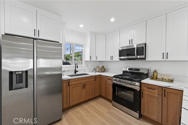 Los Angeles, California, 90044, United States, ,Residential,For Sale,1997733