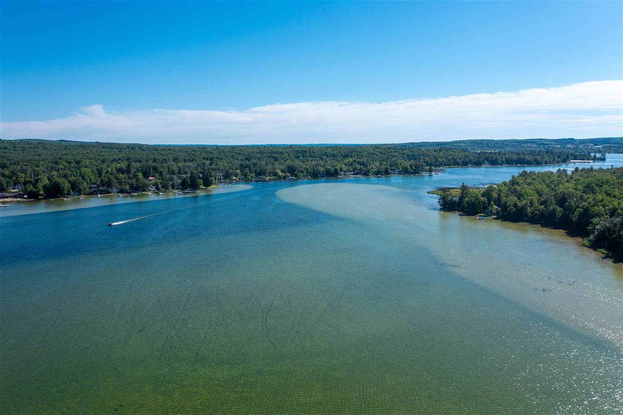 Alanson, Michigan, 49706, United States, 5 Bedrooms Bedrooms, ,3 BathroomsBathrooms,Residential,For Sale,1876087