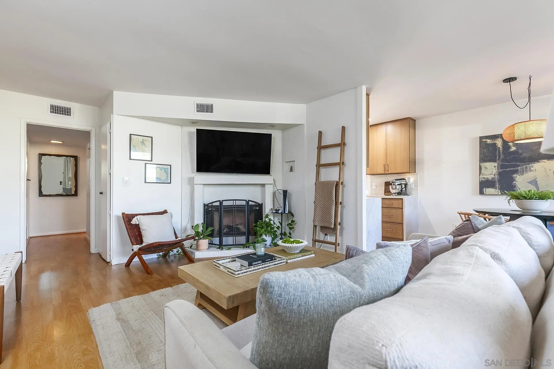 San Diego, California, 92110, United States, 1 Bedroom Bedrooms, ,1 BathroomBathrooms,Residential,For Sale,1999135