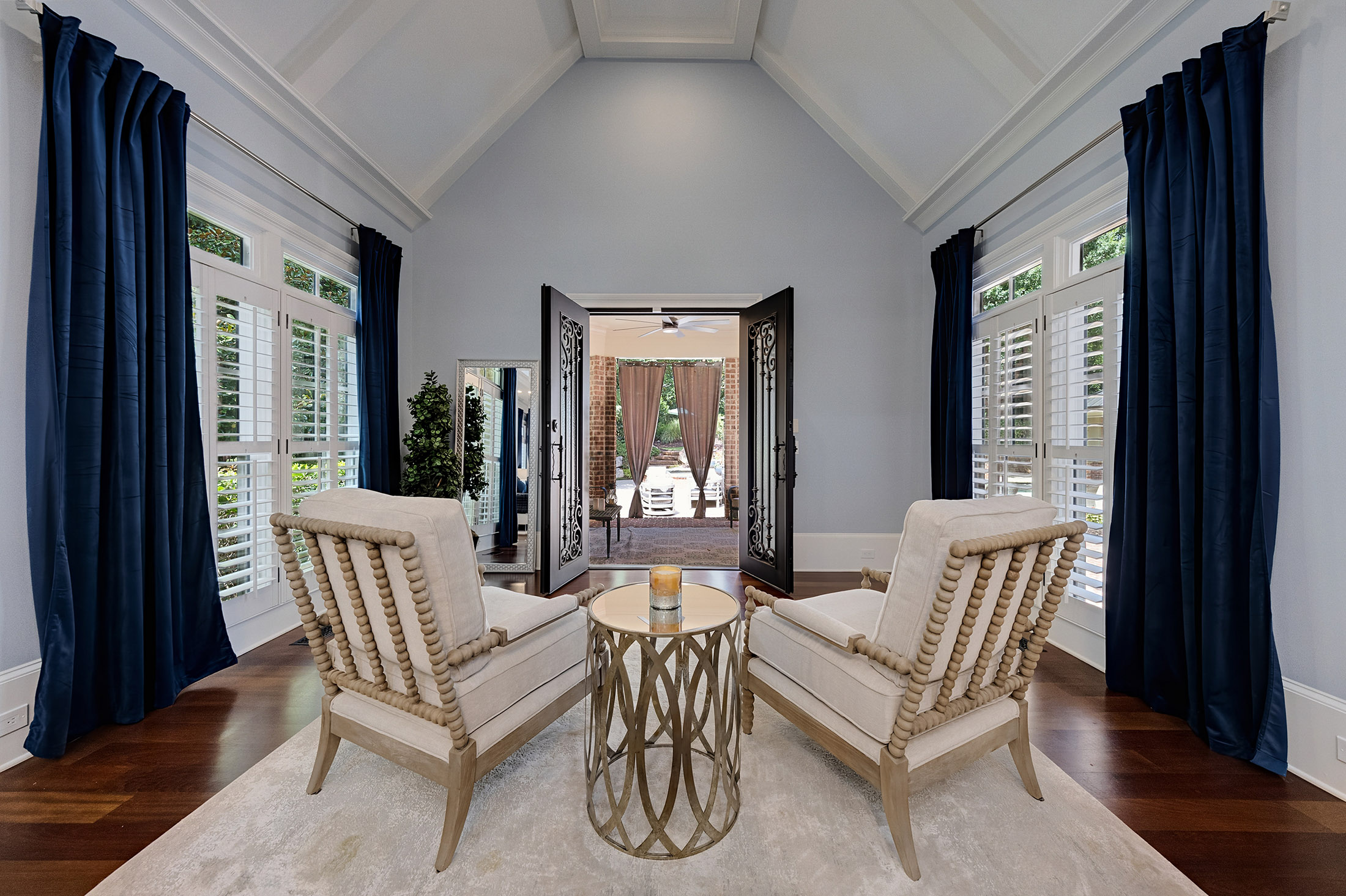  Impressive Brick Estate on a Private Wooded 1+/- Acre Lot in The Manor - 物件實景