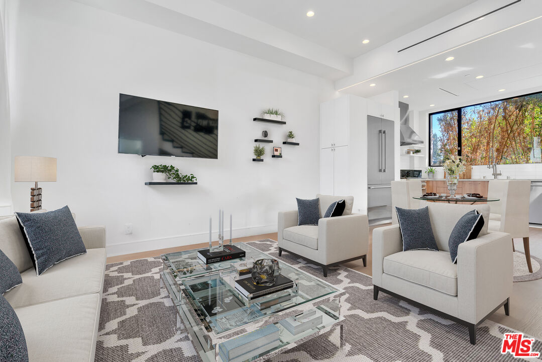 Los Angeles, California, 90046, United States, 3 Bedrooms Bedrooms, ,3 BathroomsBathrooms,Residential,For Sale,1827071