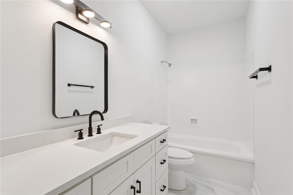 Mandeville, Louisiana, 70471, United States, 5 Bedrooms Bedrooms, ,3 BathroomsBathrooms,Residential,For Sale,1947067