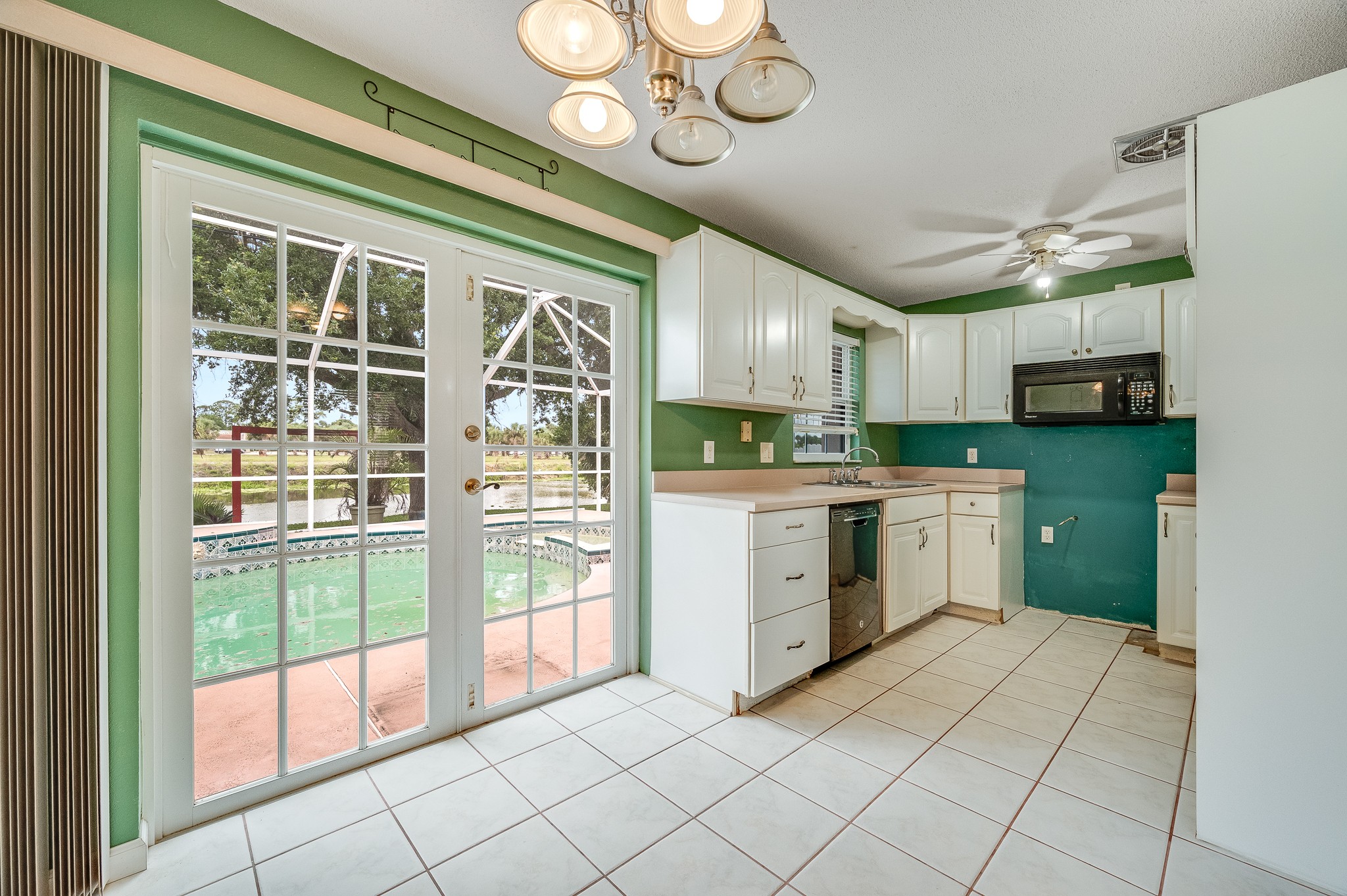  586 Louvre Drive, Melbourne, FL, 32935 - 物件實景