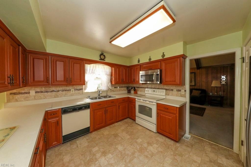 Virginia Beach, Virginia, 23464, United States, 5 Bedrooms Bedrooms, ,3 BathroomsBathrooms,Residential,For Sale,1996742