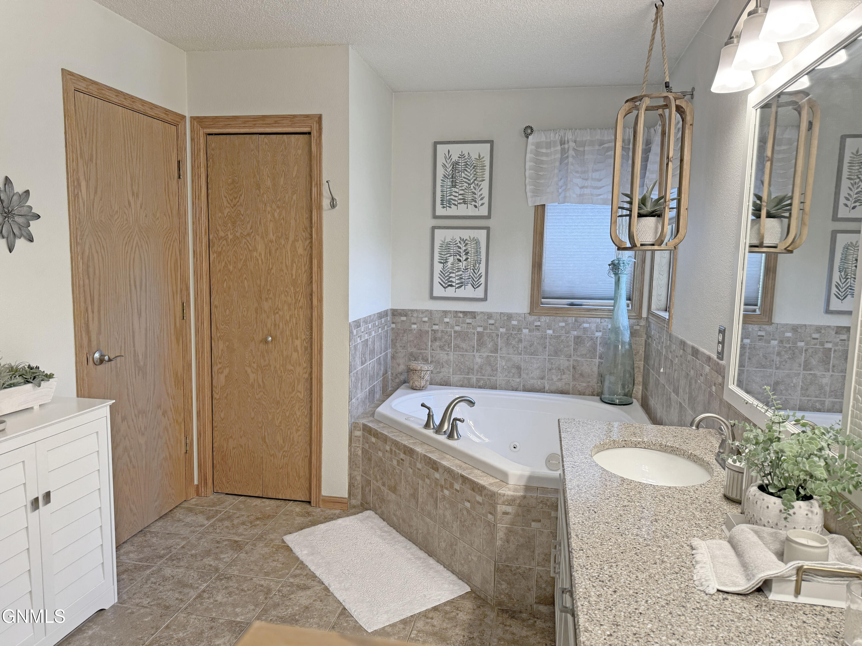 Bismarck, North Dakota, 58503, United States, 5 Bedrooms Bedrooms, ,2 BathroomsBathrooms,Residential,For Sale,2001566