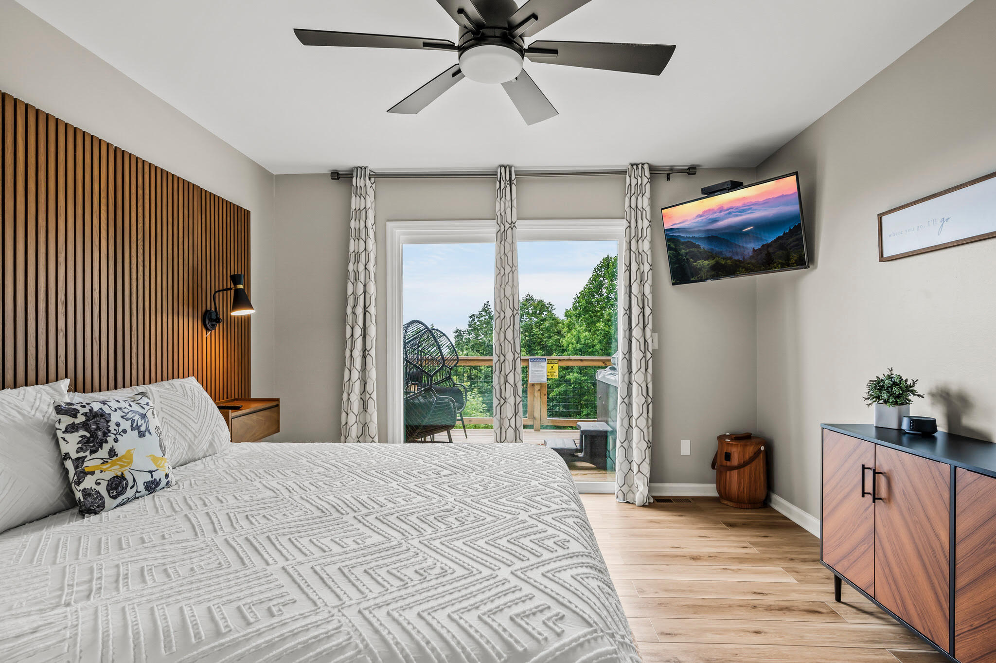 Gatlinburg, Tennessee, 37738, United States, 3 Bedrooms Bedrooms, ,5 BathroomsBathrooms,Residential,For Sale,1978798