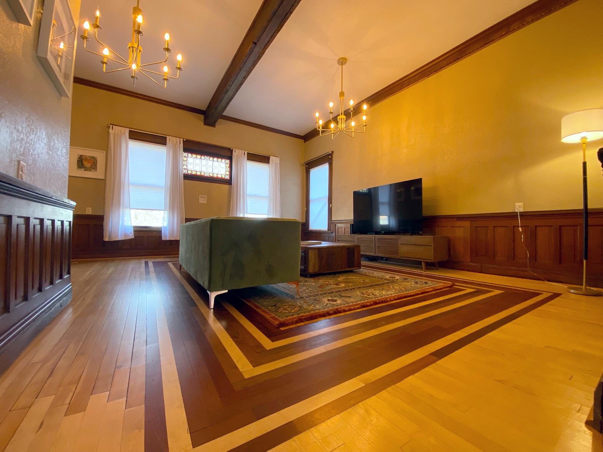 La Crosse, Wisconsin, 54601, United States, 6 Bedrooms Bedrooms, ,5 BathroomsBathrooms,Residential,For Sale,2018389