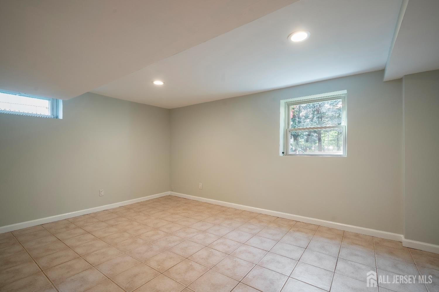 Edison, New Jersey, 08817, United States, 4 Bedrooms Bedrooms, ,2 BathroomsBathrooms,Residential,For Sale,1900843