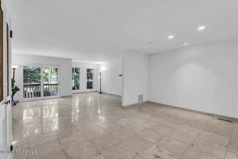 Red Bank, New Jersey, 07701, United States, 3 Bedrooms Bedrooms, ,5 BathroomsBathrooms,Residential,For Sale,1938827