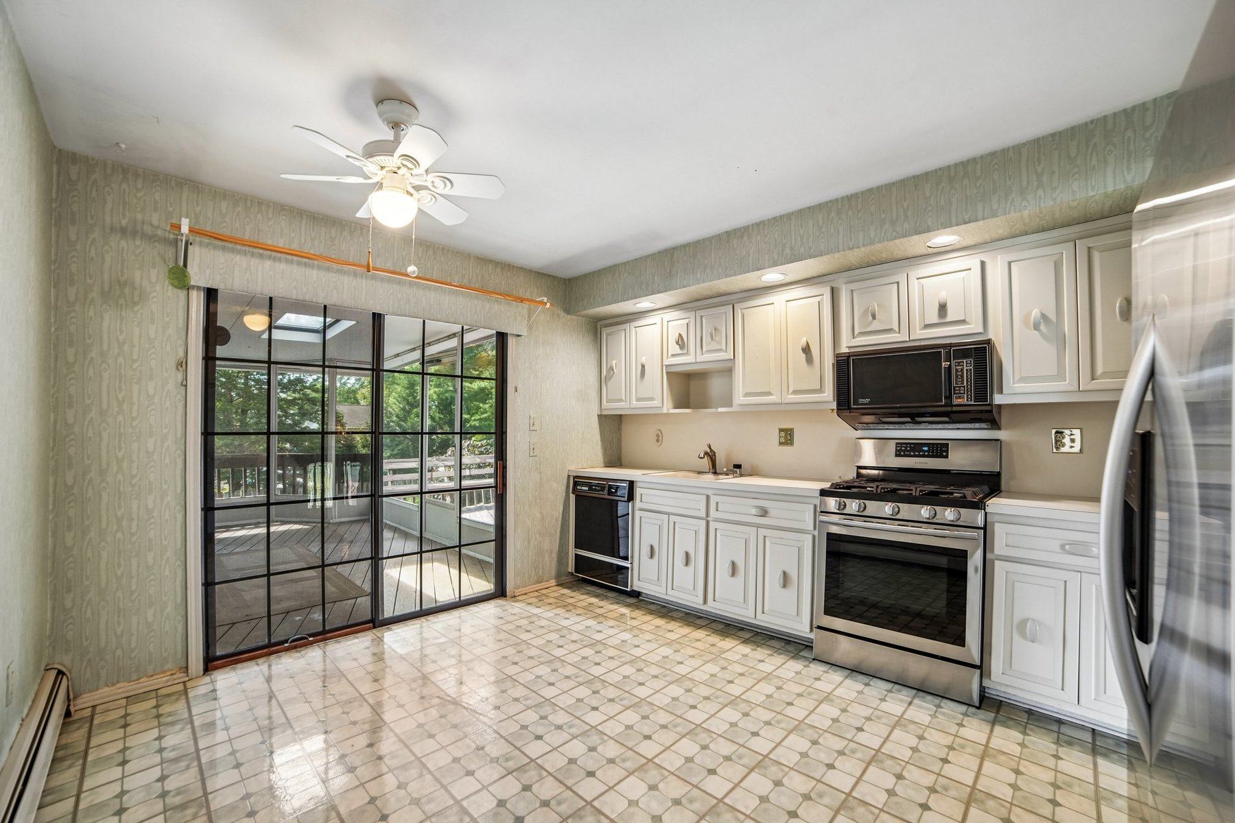  ?Oak Park? Bi-Level Provides Space Location and Long-Term Value - 物件實景