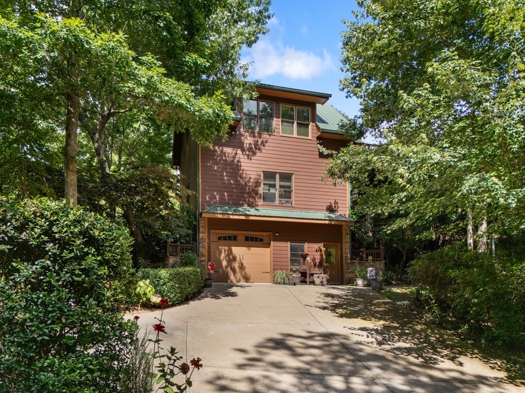 Blairsville, Georgia, 30512, United States, 3 Bedrooms Bedrooms, ,4 BathroomsBathrooms,Residential,For Sale,1895292