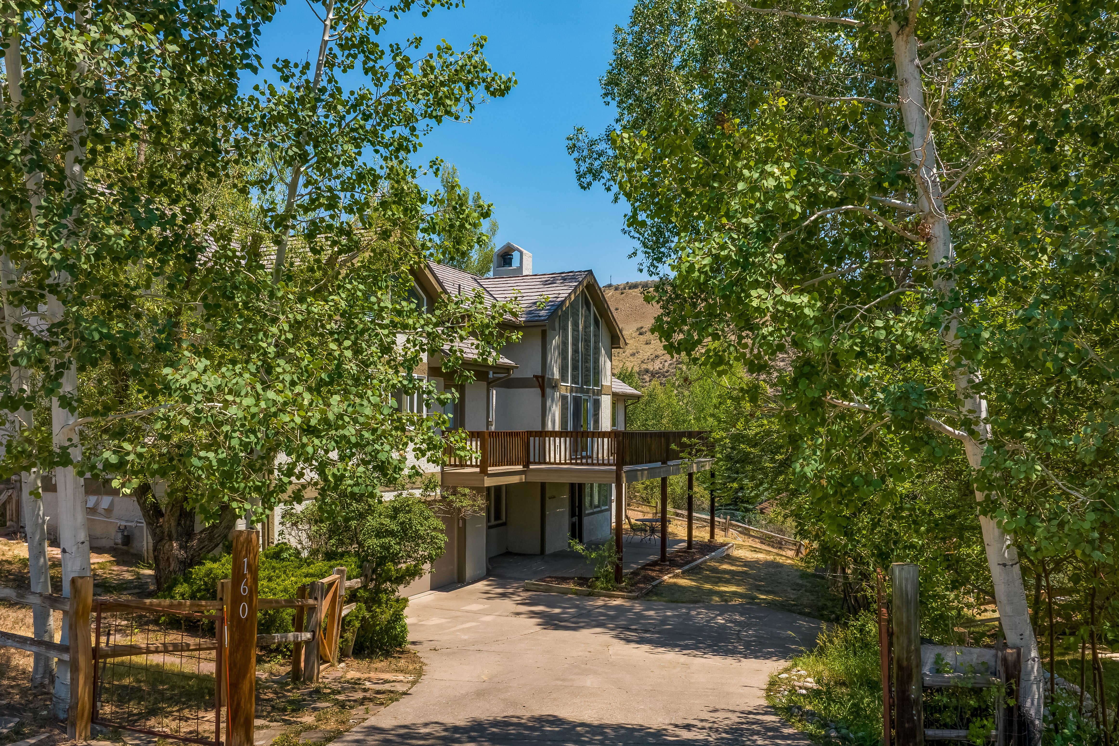  Spacious Five-Bedroom Residence with a Prime Ski-Slope View - 物件實景