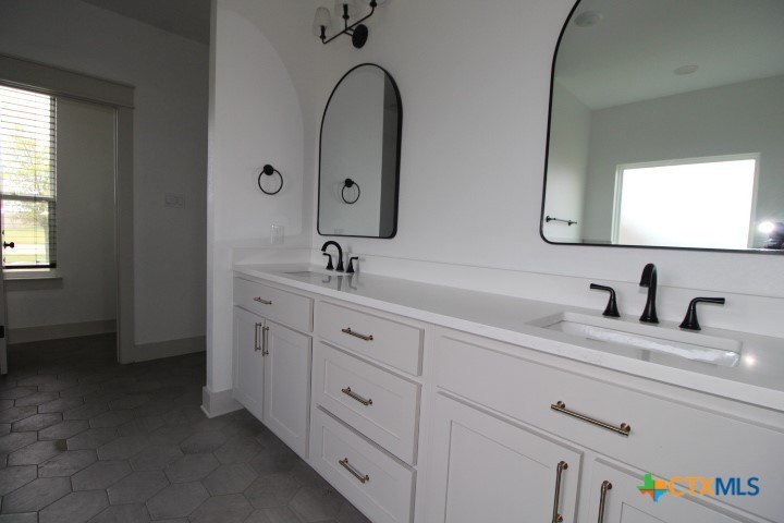 Salado, Texas, 76571, United States, 3 Bedrooms Bedrooms, ,3 BathroomsBathrooms,Residential,For Sale,1980220