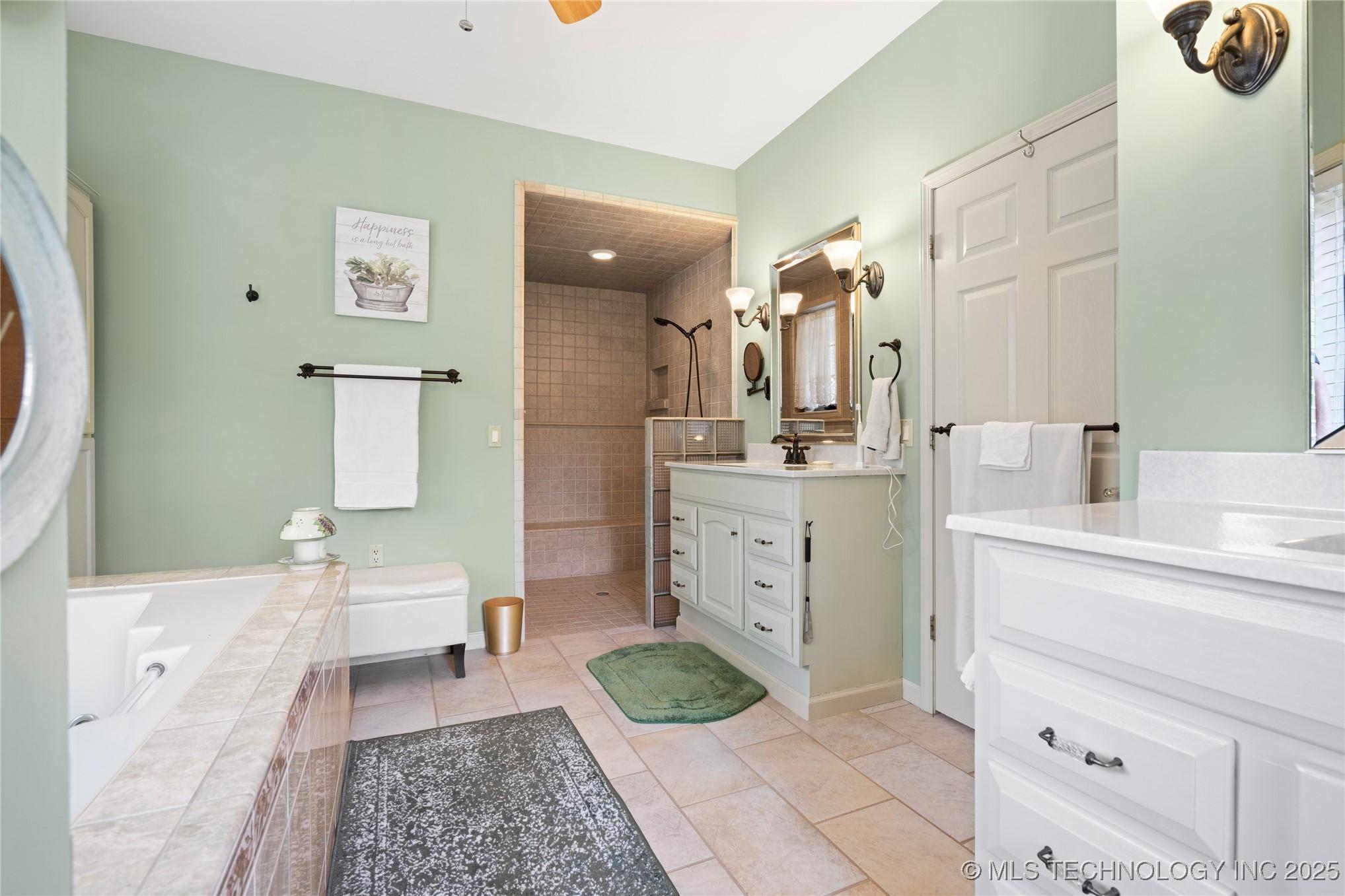 Hulbert, Oklahoma, 74441, United States, 3 Bedrooms Bedrooms, ,2 BathroomsBathrooms,Residential,For Sale,1920796
