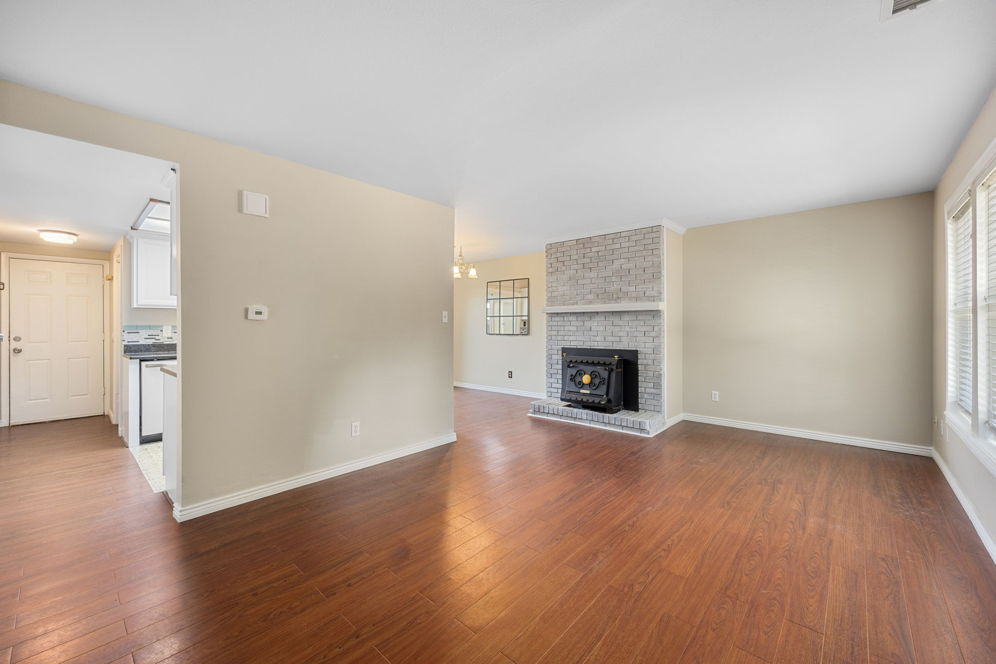  Rare 3 bed, 2 bath property in sought after Greenwood Village - 物件實景