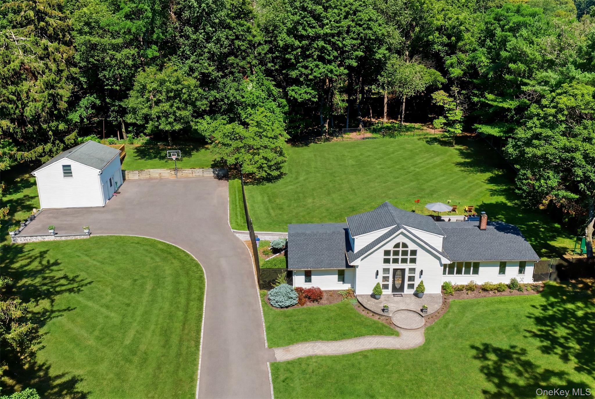  355 Bread And Cheese Hollow Road, Northport, NY, 11768 - 物件實景