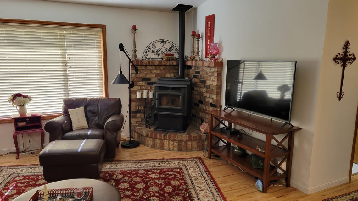 Prineville, Oregon, 97754, United States, 3 Bedrooms Bedrooms, ,2 BathroomsBathrooms,Residential,For Sale,1901571