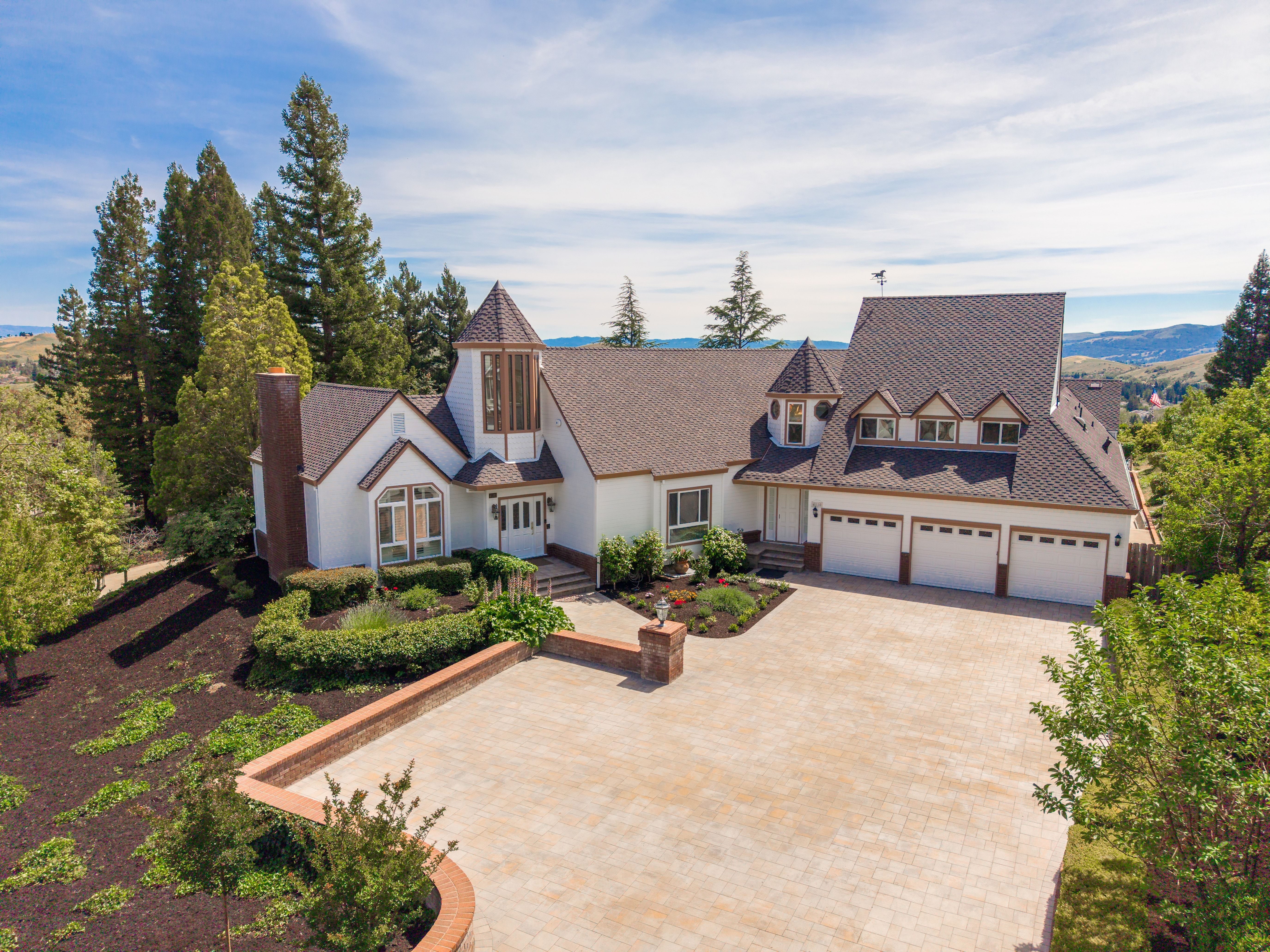  Elegant Custom Home in Gated Silver Maple - 物件實景