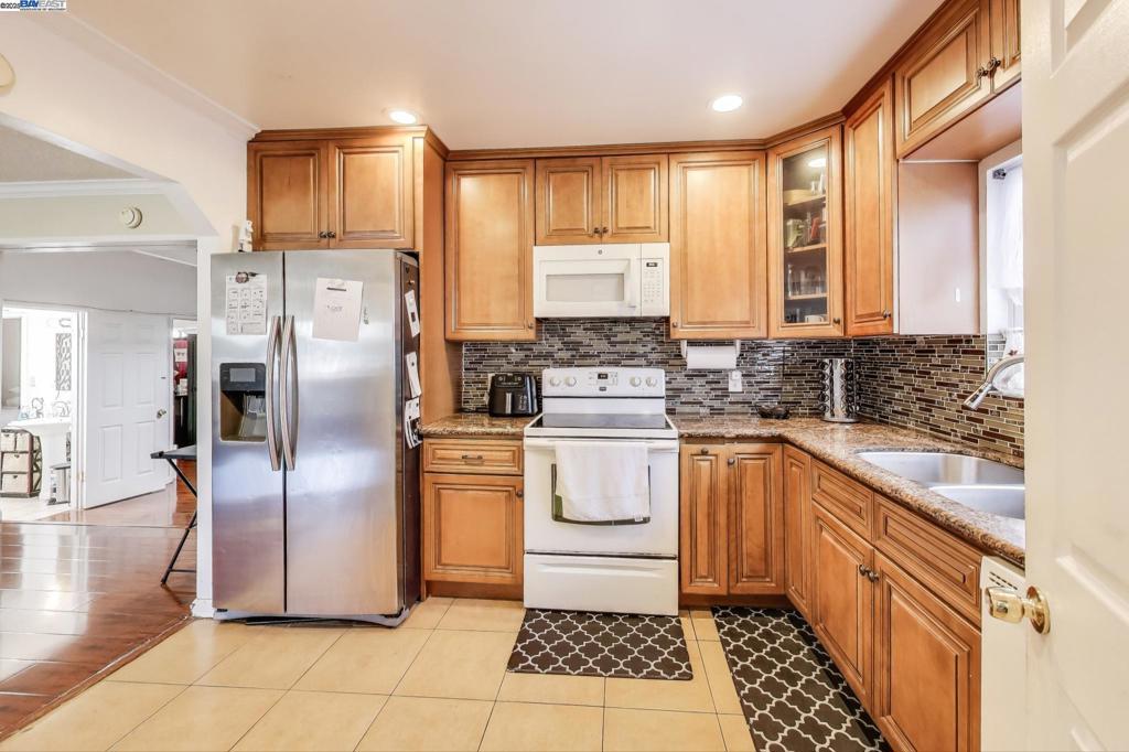 Hayward, California, 94544, United States, 3 Bedrooms Bedrooms, ,2 BathroomsBathrooms,Residential,For Sale,1938339