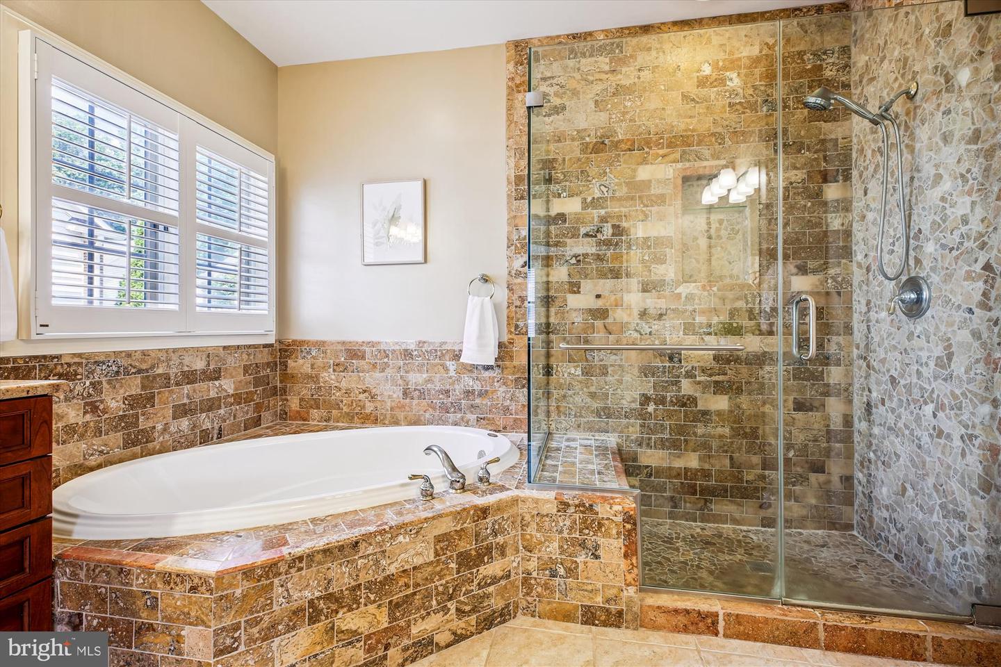 Gaithersburg, Maryland, 20878, United States, 5 Bedrooms Bedrooms, ,5 BathroomsBathrooms,Residential,For Sale,1907649