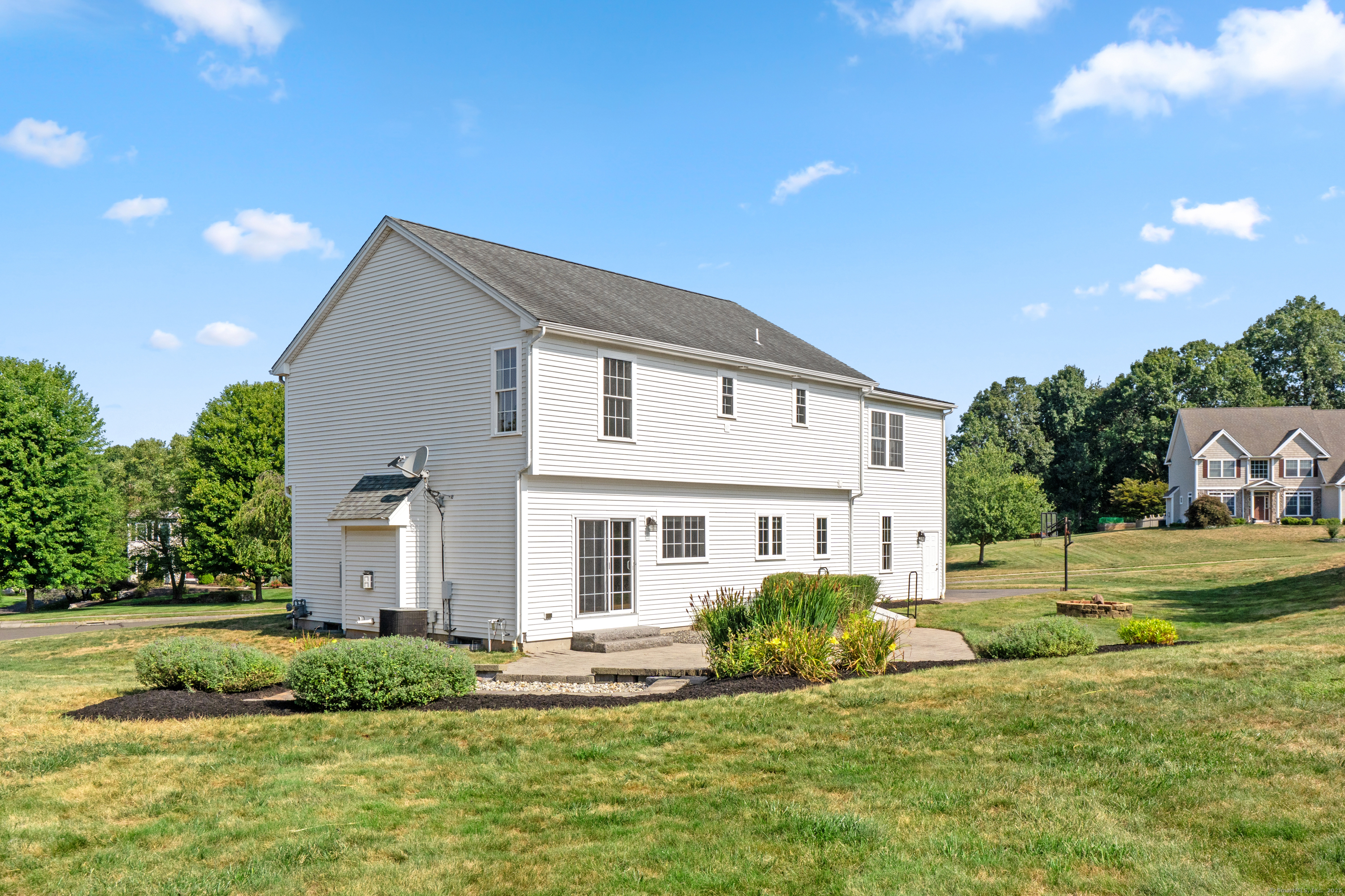 Manchester, Connecticut, 06040, United States, 4 Bedrooms Bedrooms, ,3 BathroomsBathrooms,Residential,For Sale,1919833