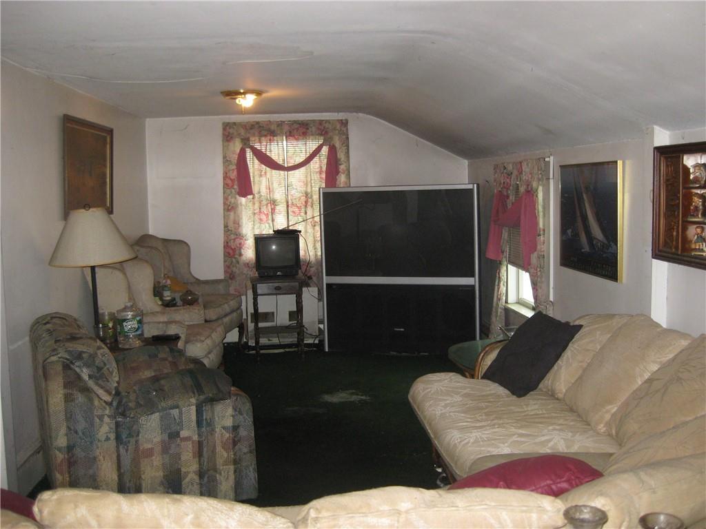 Middletown, Rhode Island, 02842, United States, 4 Bedrooms Bedrooms, ,2 BathroomsBathrooms,Residential,For Sale,1984430