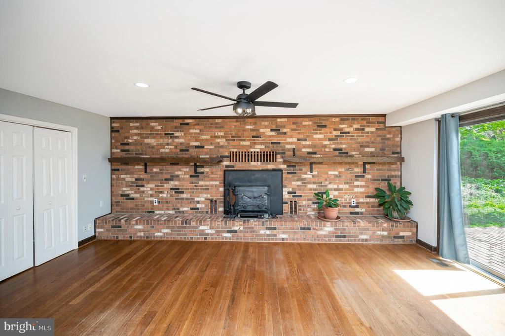 Linden, Virginia, 22642, United States, 5 Bedrooms Bedrooms, ,4 BathroomsBathrooms,Residential,For Sale,2037897