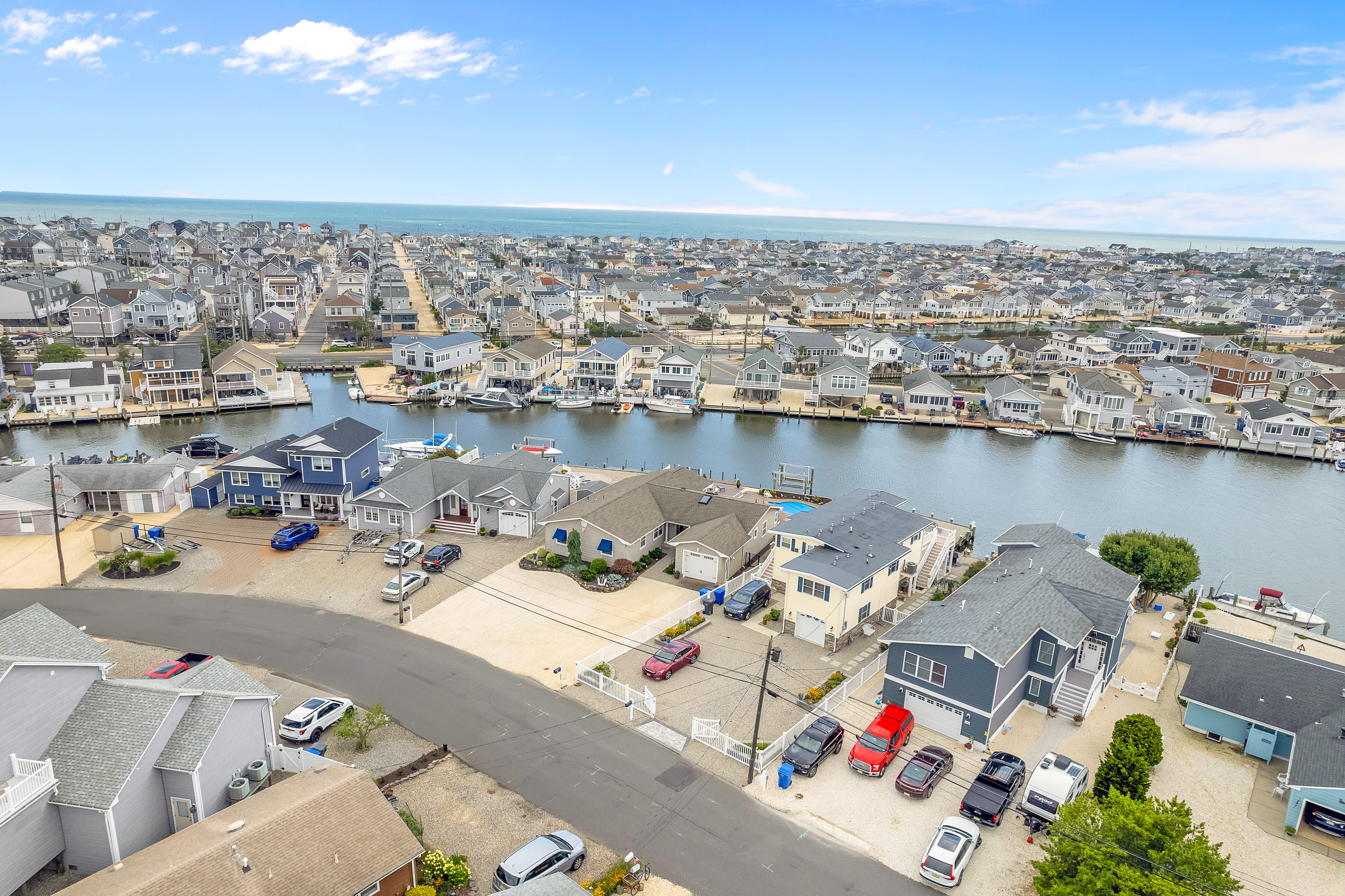  Spacious Waterfront Ranch With In-Ground Pool - 物件實景
