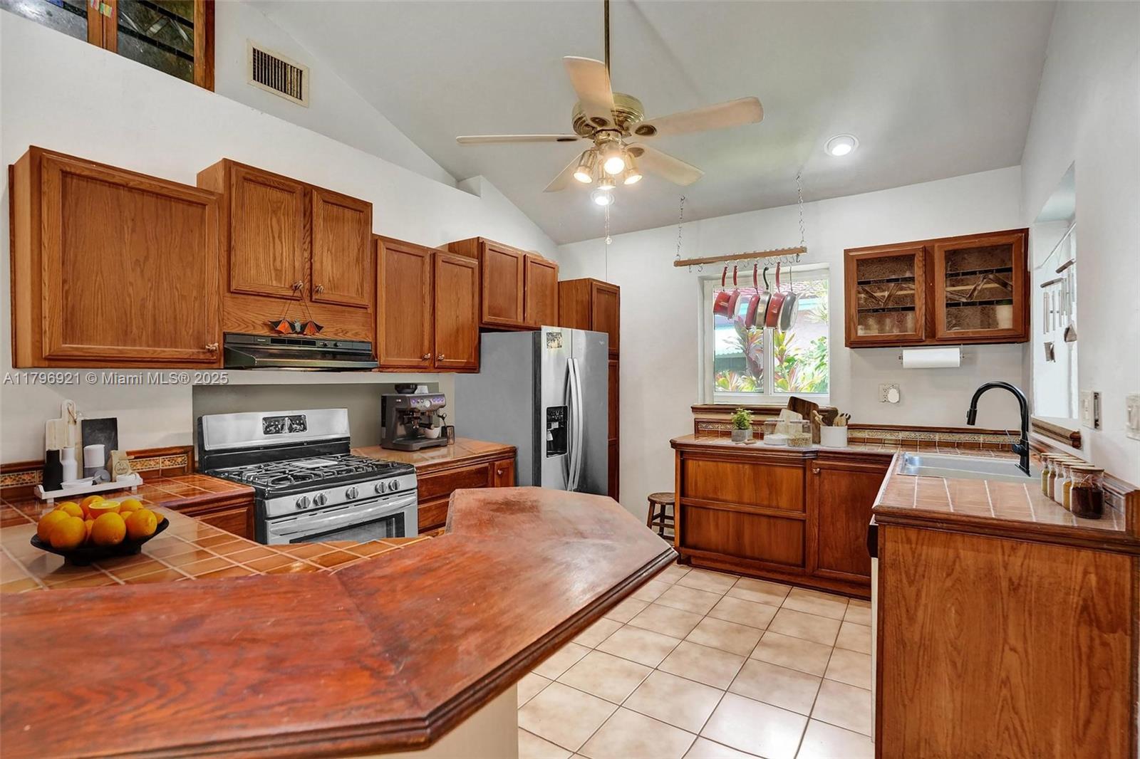 Hollywood, Florida, 33020, United States, 3 Bedrooms Bedrooms, ,3 BathroomsBathrooms,Residential,For Sale,1805248