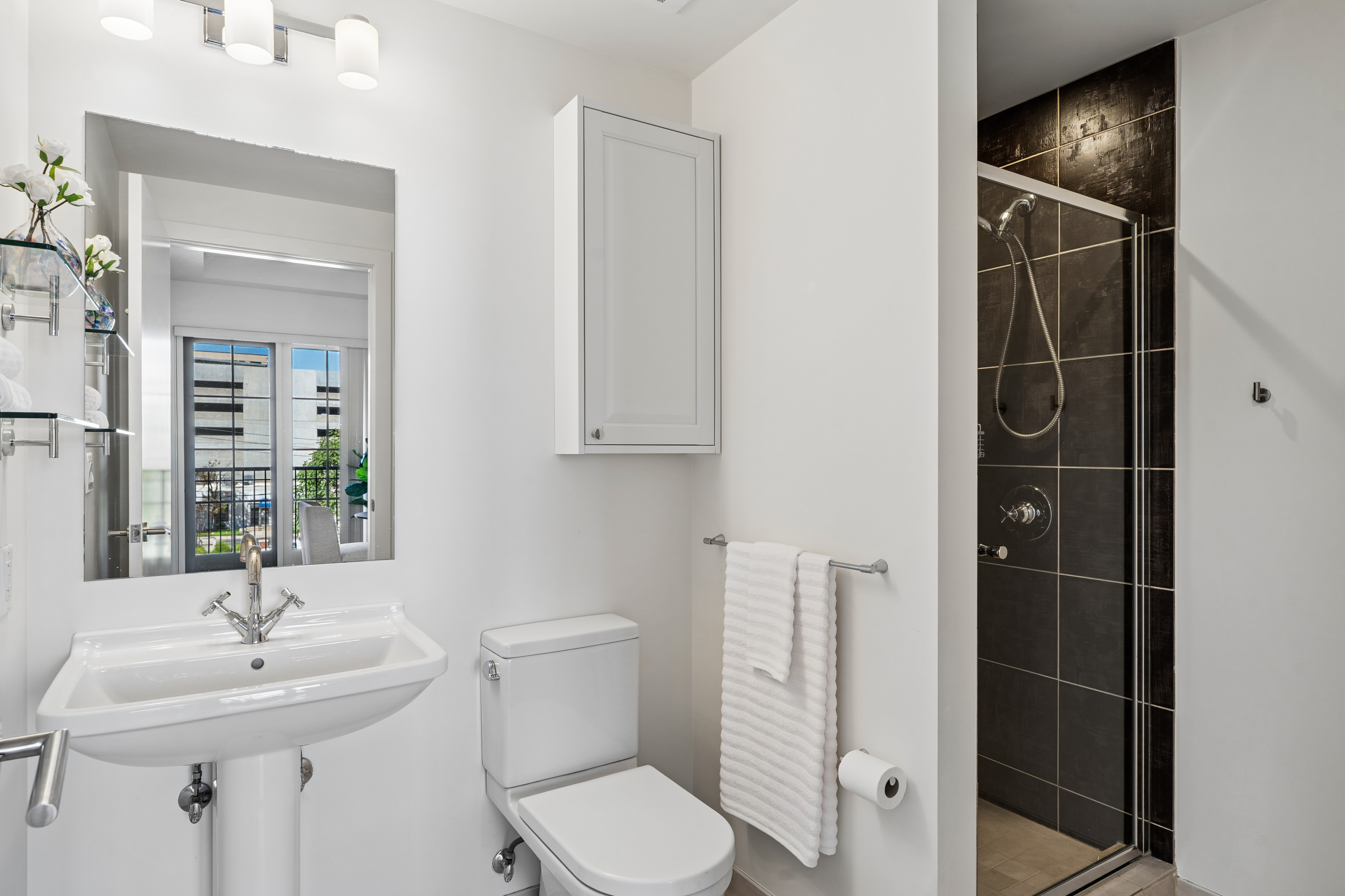  Beautifully Updated 2-Bedrooom Condo - 物件實景