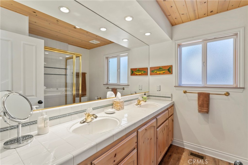 Lake Arrowhead, California, 92352, United States, 4 Bedrooms Bedrooms, ,2 BathroomsBathrooms,Residential,For Sale,2003409