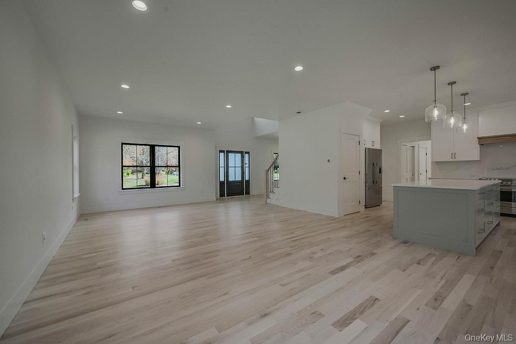 Middle Island, New York, 11953, United States, 4 Bedrooms Bedrooms, ,4 BathroomsBathrooms,Residential,For Sale,1988192