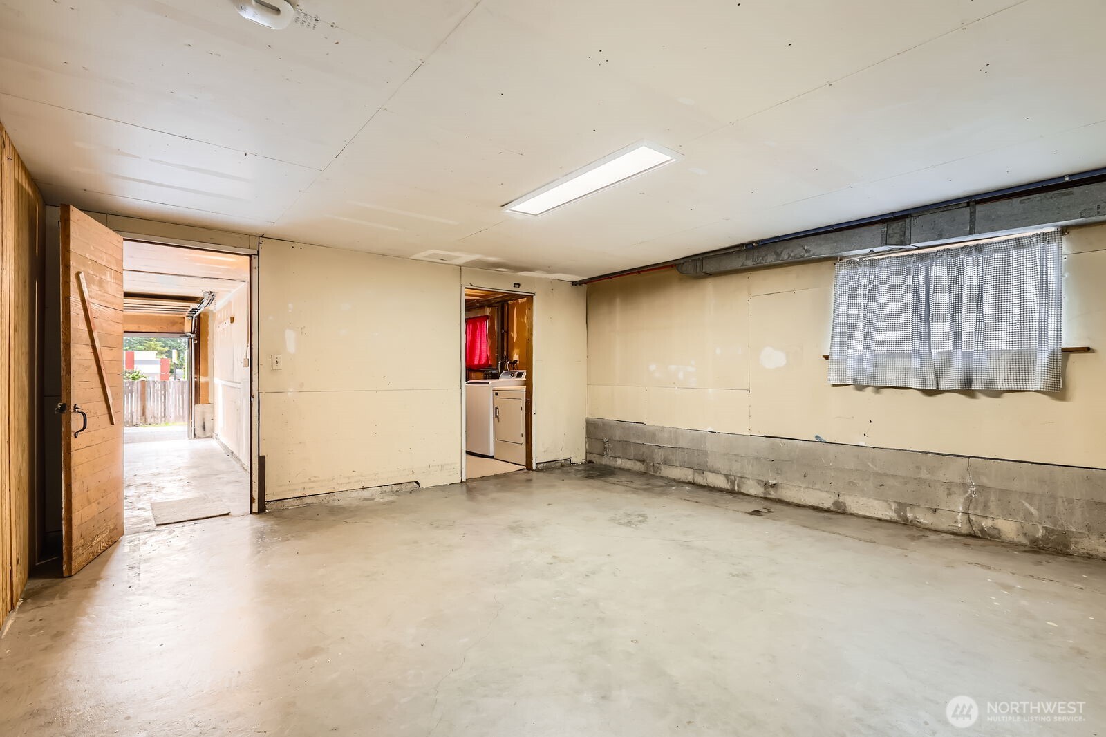 Seattle, Washington, 98125, United States, ,Residential,For Sale,1928074