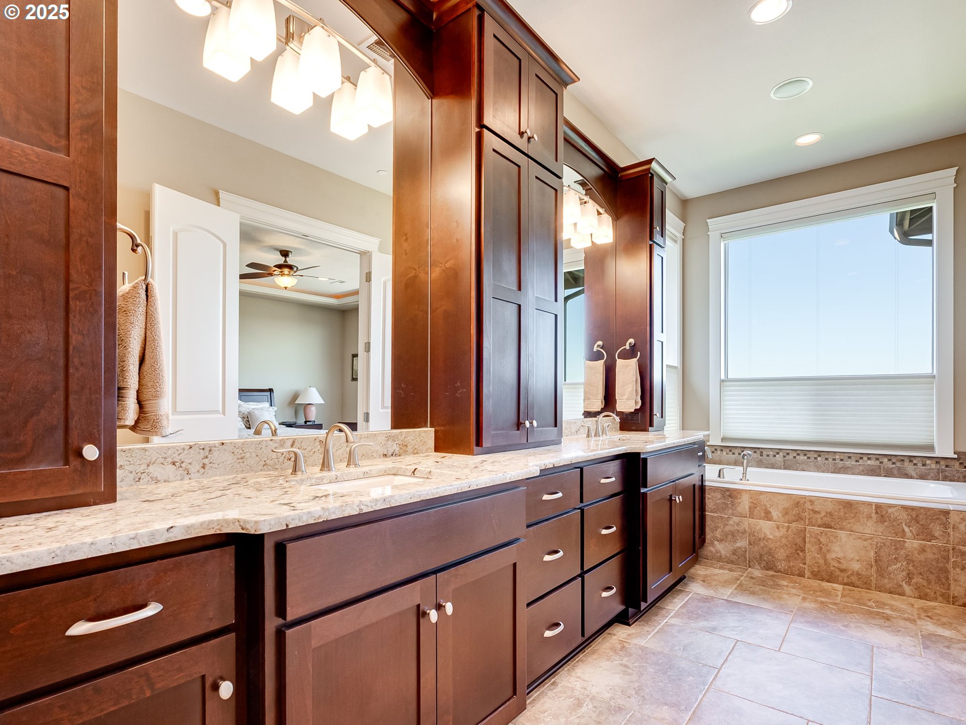 Camas, Washington, 98607, United States, 4 Bedrooms Bedrooms, ,4 BathroomsBathrooms,Residential,For Sale,1837828