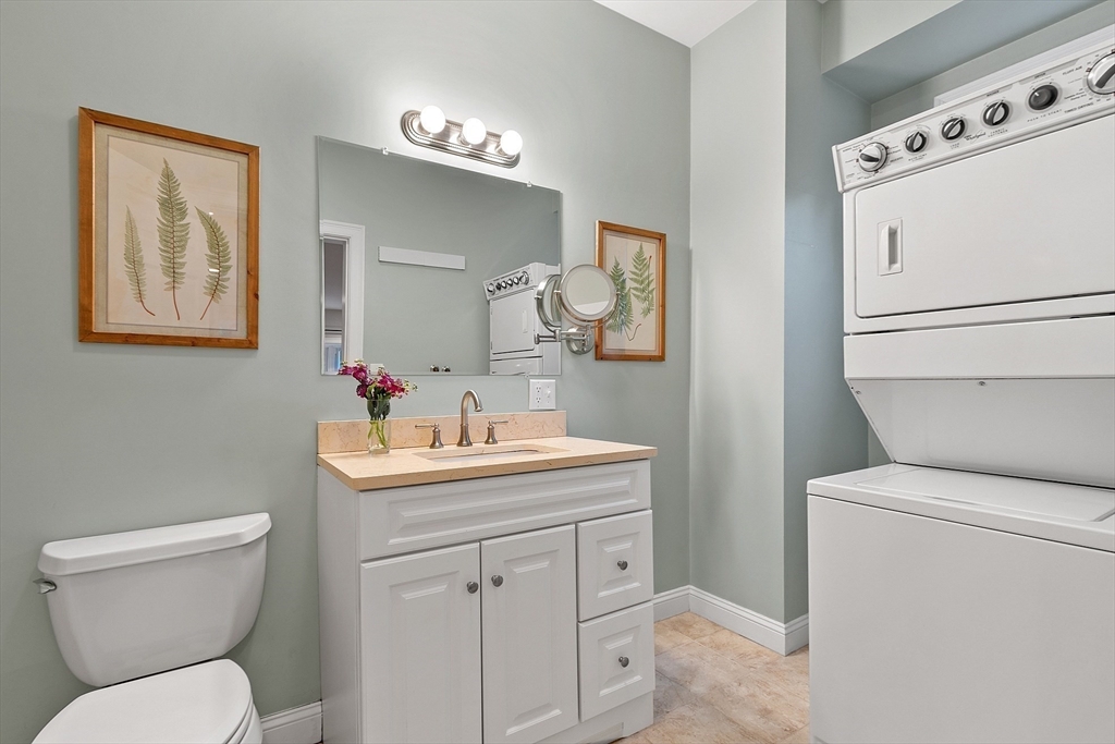 Andover, Massachusetts, 01810, United States, 2 Bedrooms Bedrooms, ,1 BathroomBathrooms,Residential,For Sale,1941591