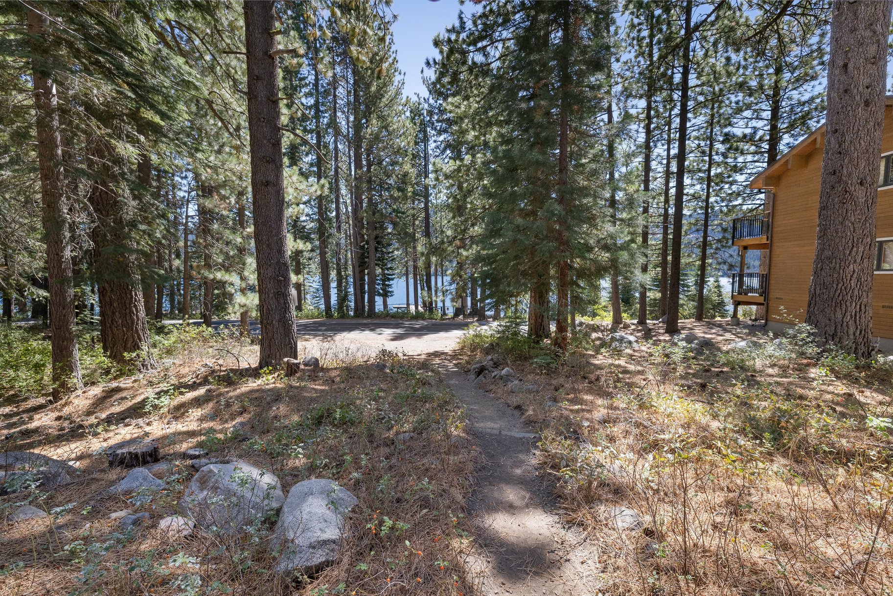  Rare Donner Tract home with private beach and pier access. - 物件實景