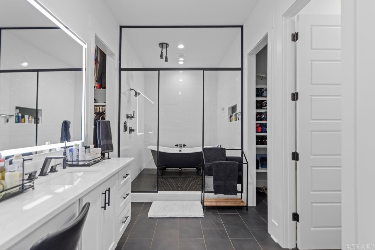 Benton, Arkansas, 72019, United States, 4 Bedrooms Bedrooms, ,3 BathroomsBathrooms,Residential,For Sale,1981558