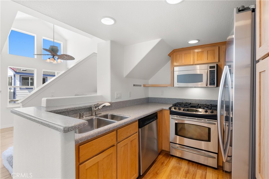 Newport Beach, California, 92663, United States, 2 Bedrooms Bedrooms, ,2 BathroomsBathrooms,Residential,For Sale,1917614