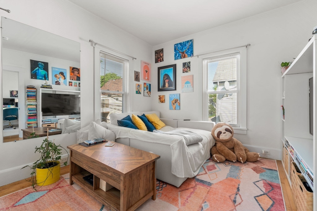 Somerville, Massachusetts, 02145, United States, 5 Bedrooms Bedrooms, ,3 BathroomsBathrooms,Residential,For Sale,1818195
