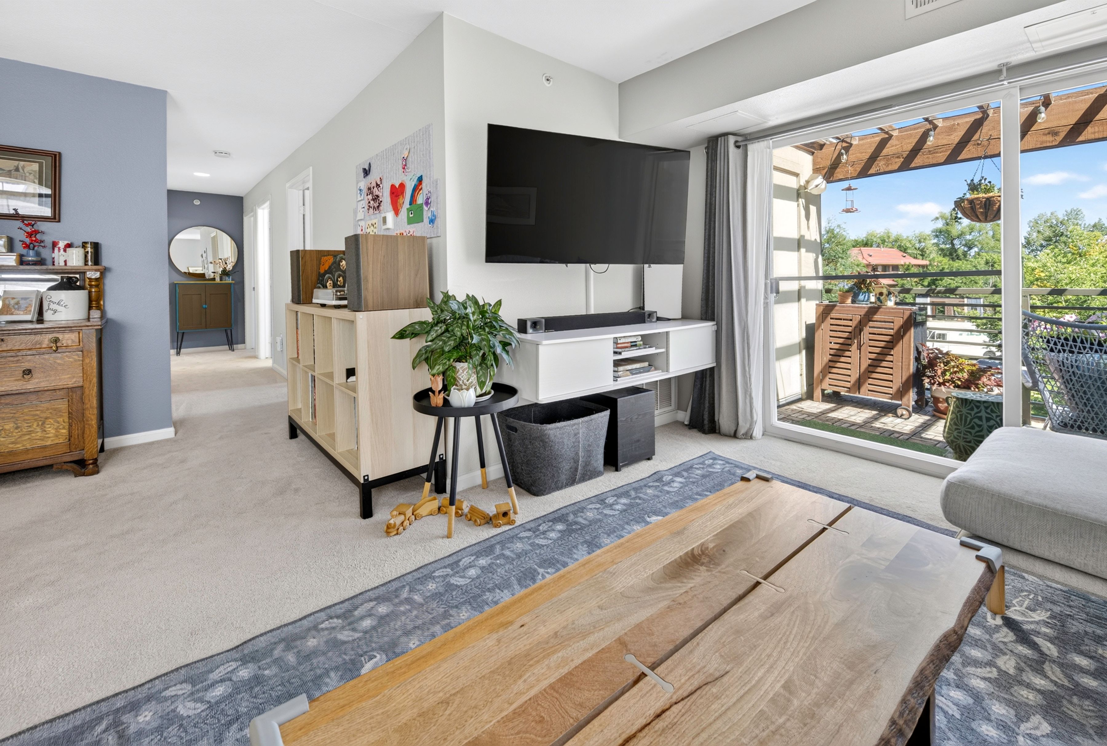  Sun-Drenched, Top-Floor End-Unit Condominium in the Heart of Central Boulder - 物件實景
