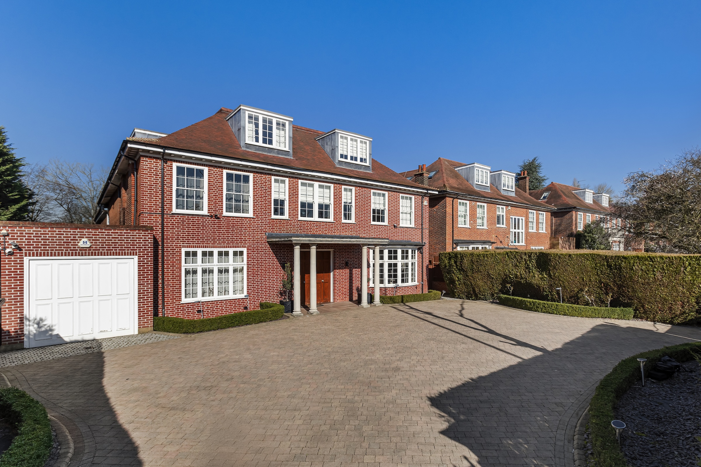Detached family home with a private garden 