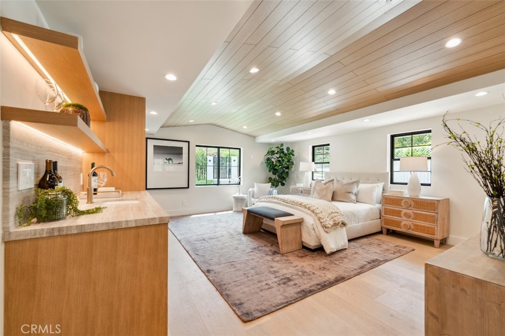 Sherman Oaks, California, 91423, United States, 4 Bedrooms Bedrooms, ,6 BathroomsBathrooms,Residential,For Sale,1960498