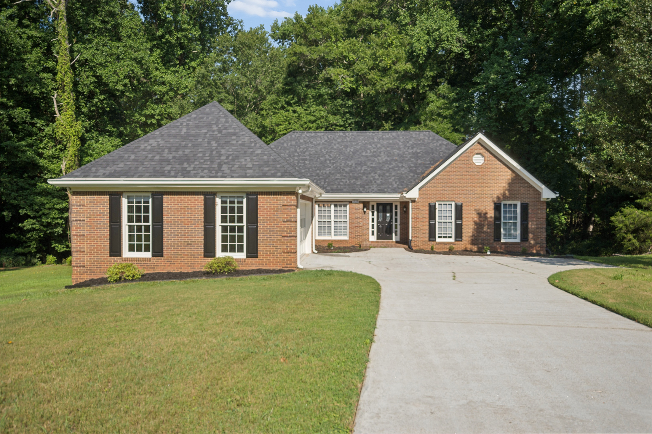  Beautifully Refreshed Ranch Nestled on an Expansive Cul-de-sac Lot - 物件實景