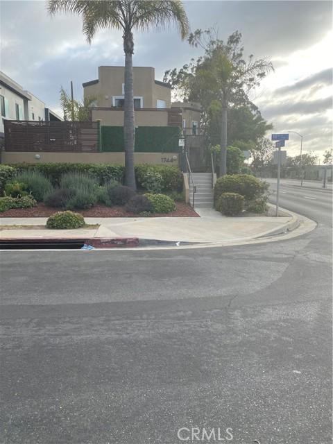 Santa Monica, California, 90404, United States, 2 Bedrooms Bedrooms, ,2 BathroomsBathrooms,Residential,For Sale,1864661