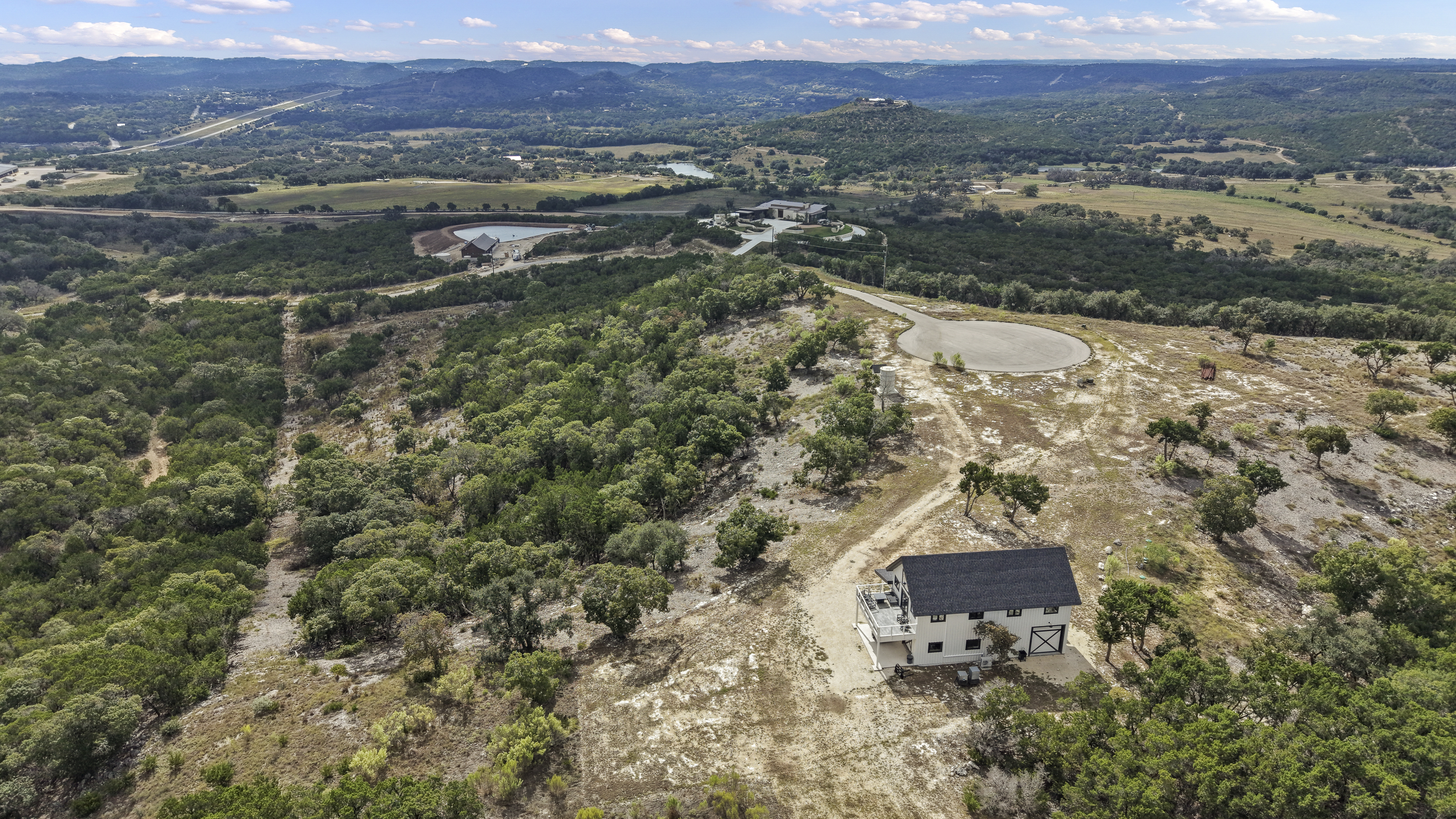  Hilltop Barndominium on 15+ Acres - 物件實景
