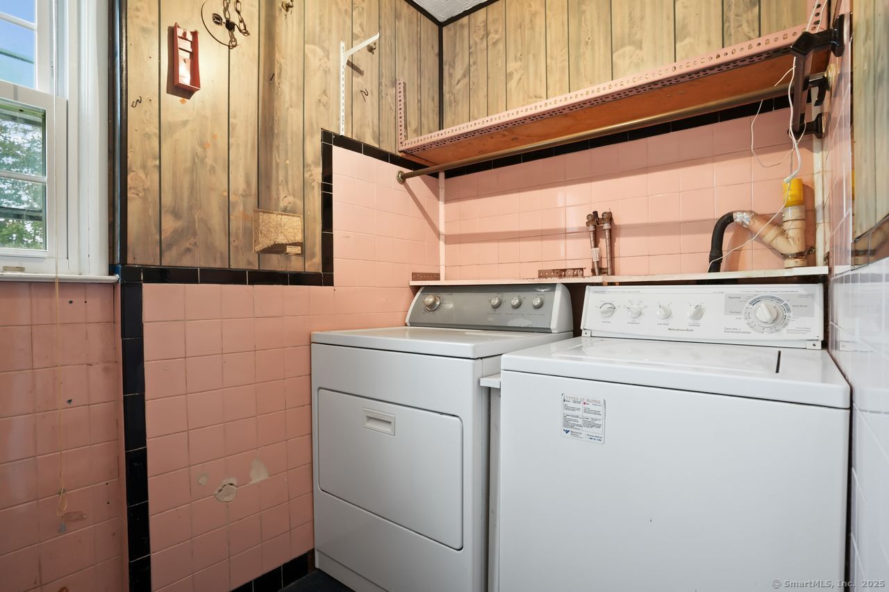 Stratford, Connecticut, 06615, United States, 3 Bedrooms Bedrooms, ,1 BathroomBathrooms,Residential,For Sale,1965569