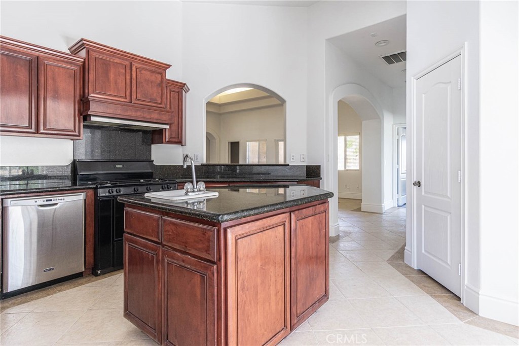 Apple Valley, California, 92307, United States, 5 Bedrooms Bedrooms, ,5 BathroomsBathrooms,Residential,For Sale,2025111