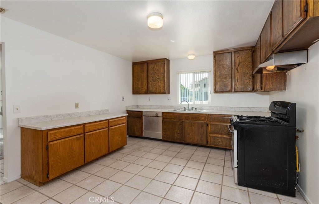 Fontana, California, 92336, United States, 3 Bedrooms Bedrooms, ,2 BathroomsBathrooms,Residential,For Sale,1983811