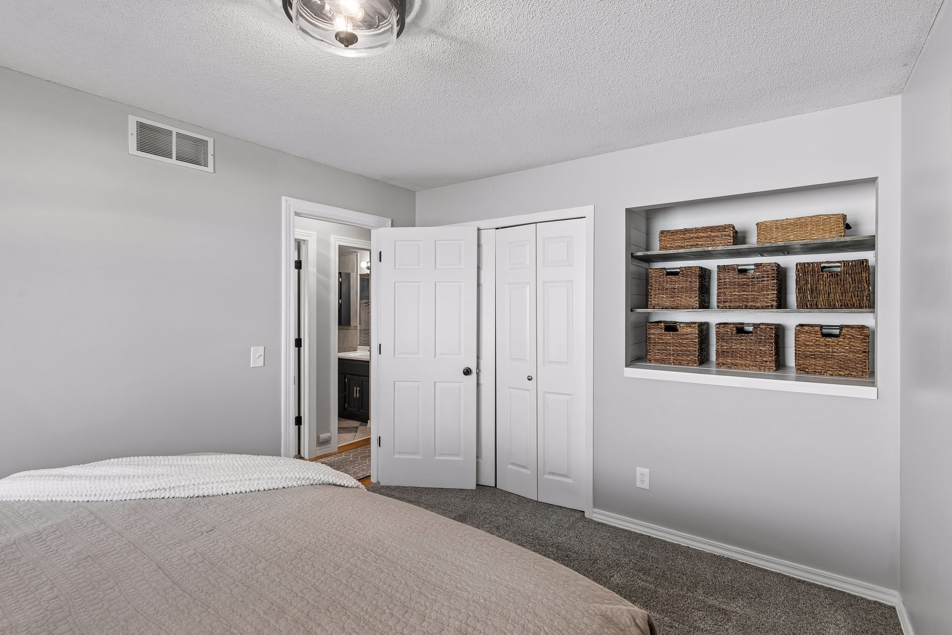  A Light-Filled Home Near Rolling Oaks Park - 物件實景